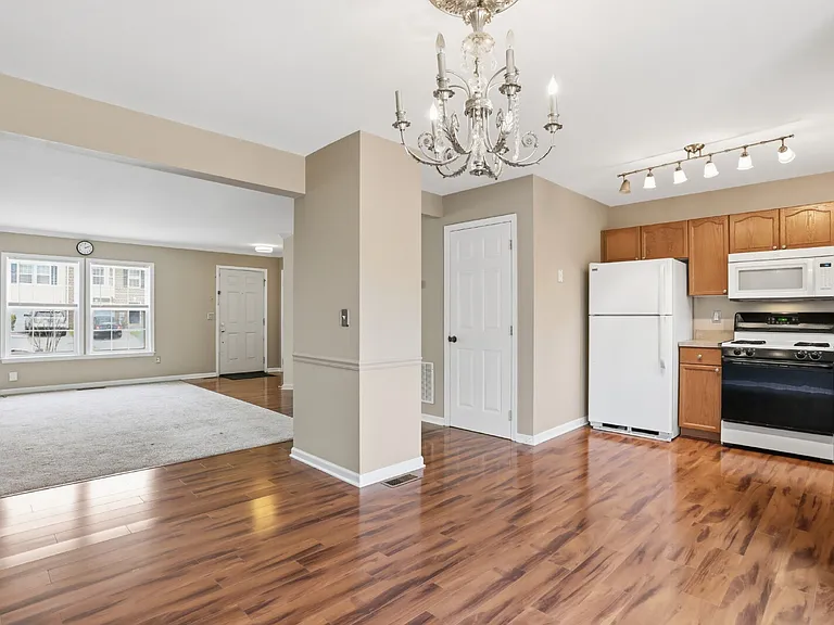 808 Marquette Dr — Photo 4