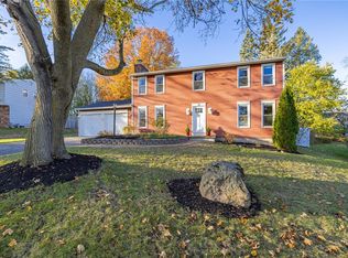 14 Little Briggins Cir, Fairport, NY 14450