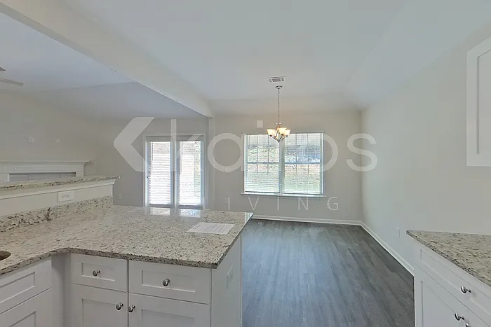 781 Park Ln — Photo 5