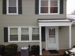 31 Falcon Ln W, Fairport, NY 14450