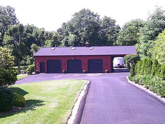 Commercial Garage w/carport