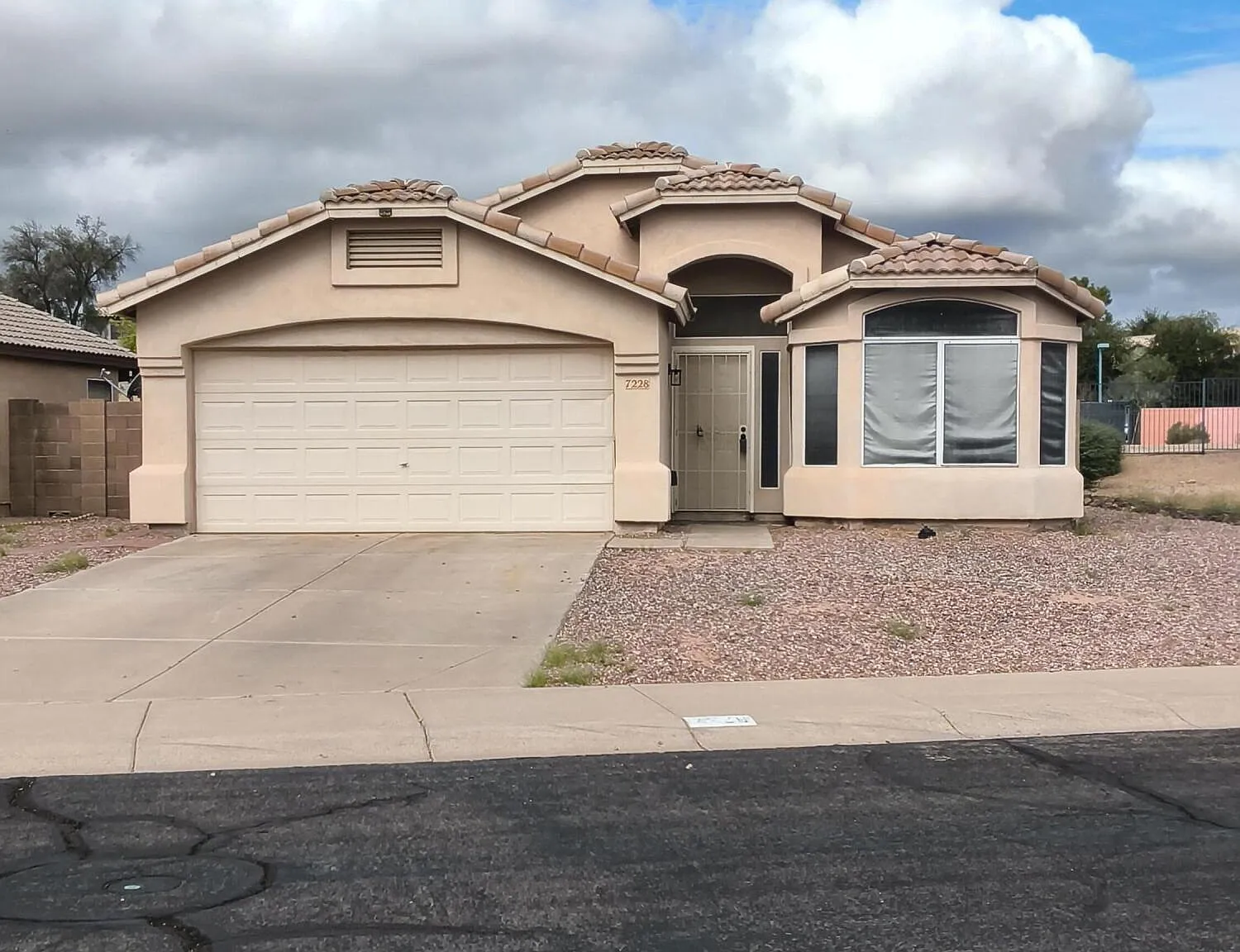 3 bed, 2.0 bath, 1614 sqft, $2,190 — Photo 1