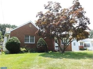 628 River Dr, Riverside, NJ 08075