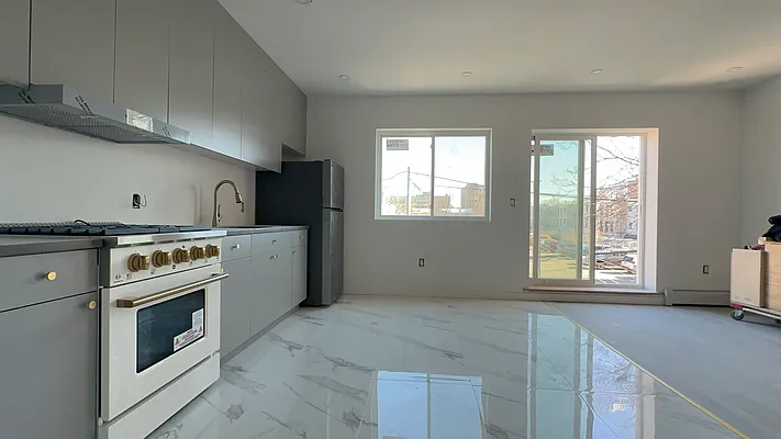 Rented by YouYork Management LLC | media 40