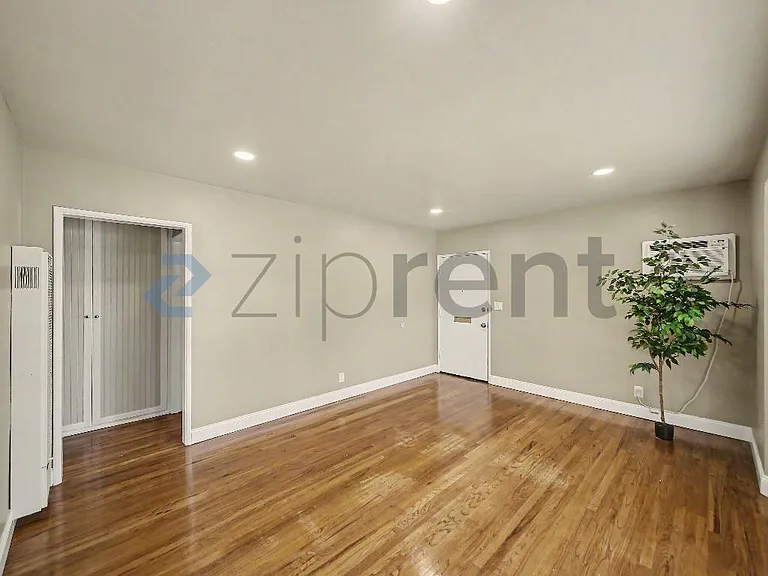 14801 Burbank Blvd — Photo 8