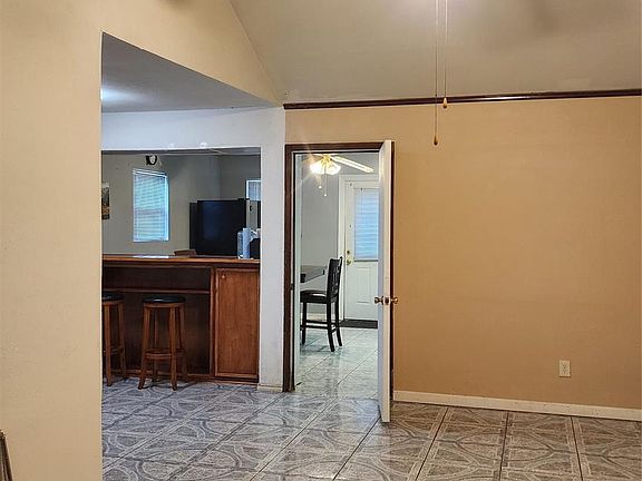 5th image of 11015 Fleming Dr