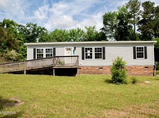 871 Meadow Ln, Burgaw, NC 28425