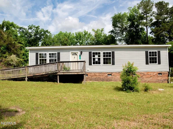 871 Meadow Lane, Burgaw, NC 28425