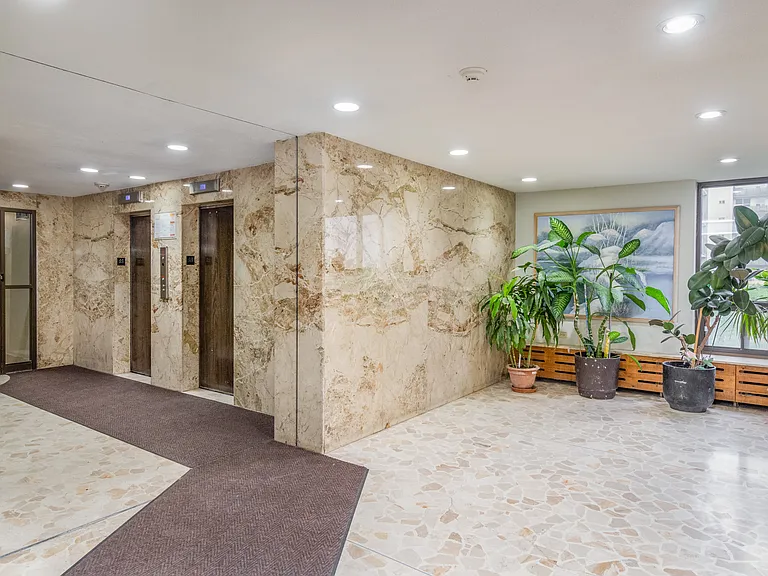7471 Yonge St — Photo 6