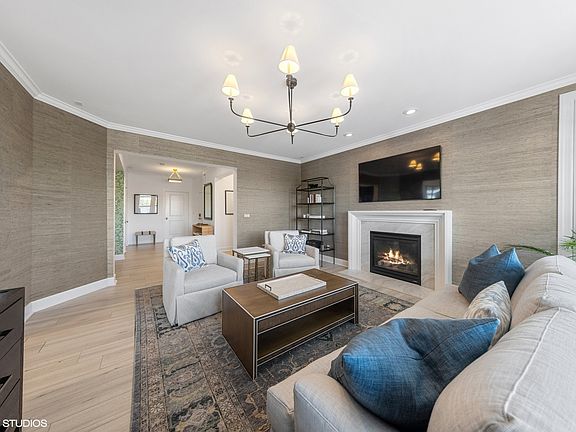 5th image of 8 E Kennedy Ln Unit 308
