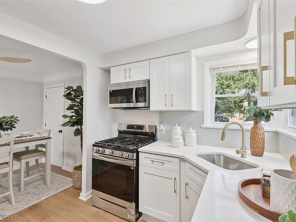 3rd image of 18205 Dalewood Ave