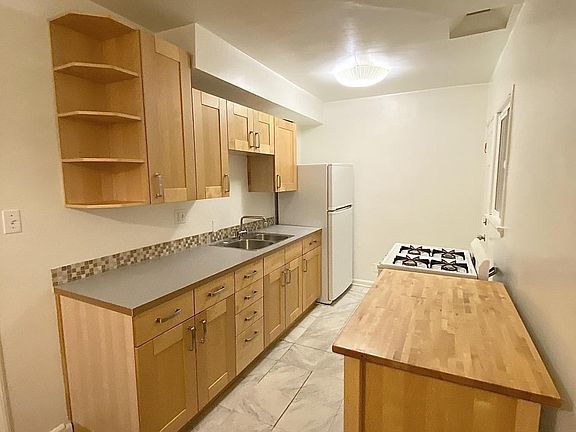 4th image of 866 S Saint Andrews Pl #1/2