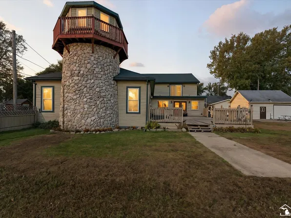 11239 Harold Dr, Luna Pier, MI 48157