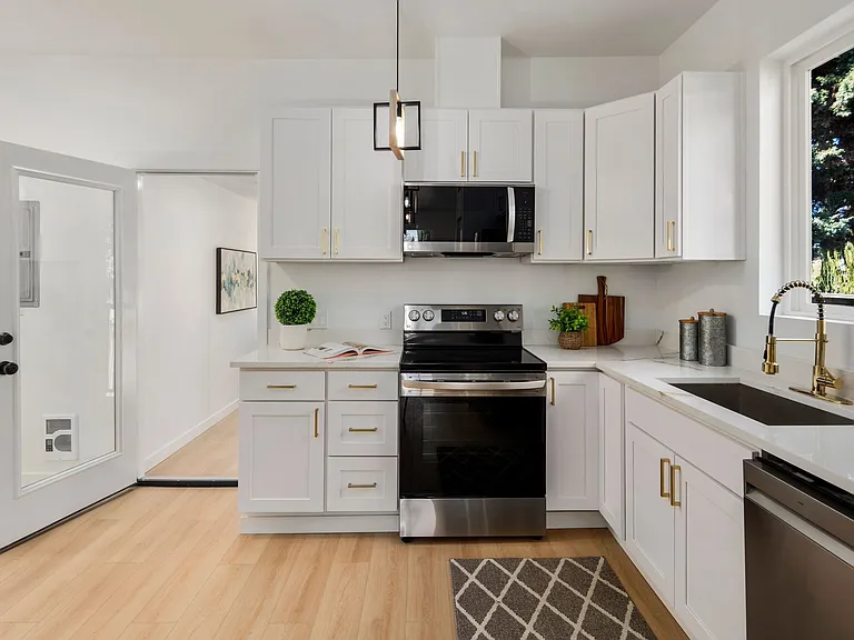 1622 Hoyt Ave — Photo 6