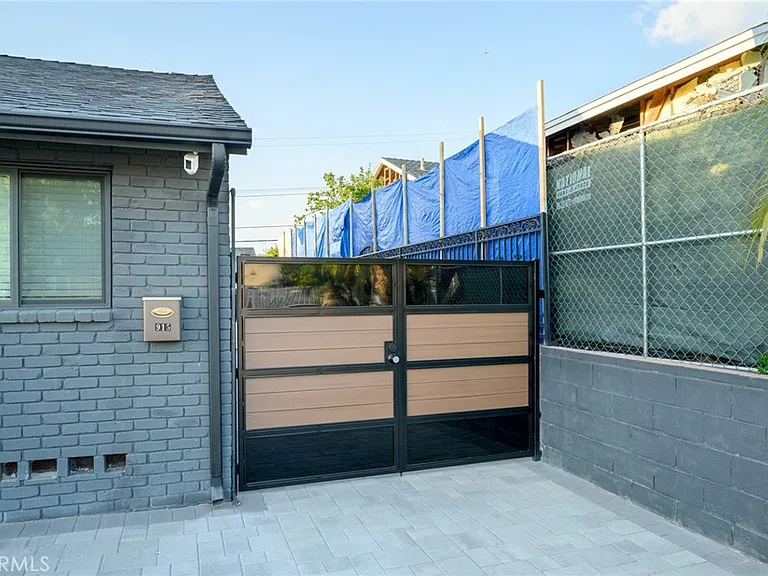 915 Cornell — Photo 21
