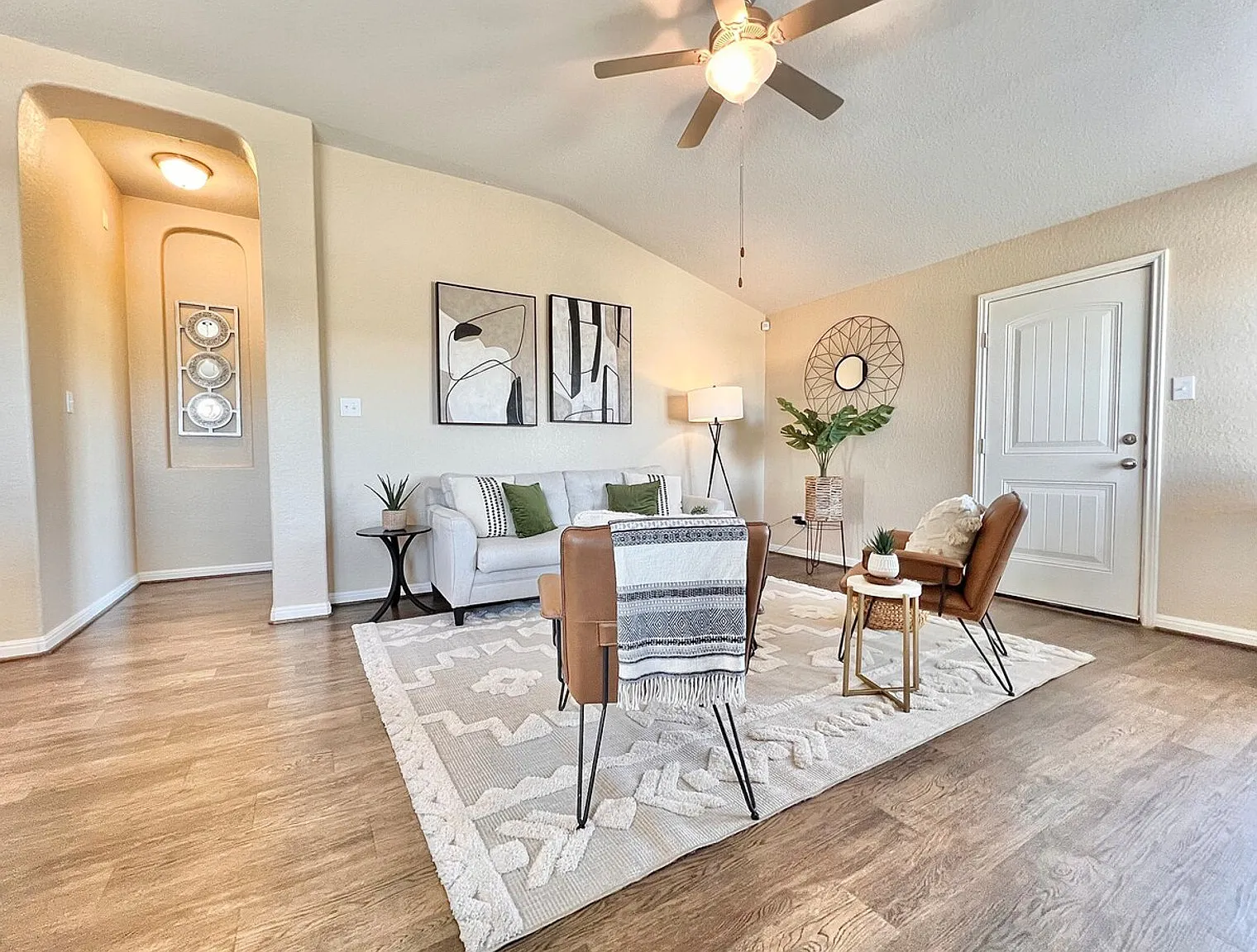 4 bed, 2.0 bath, $4,541 — Photo 2