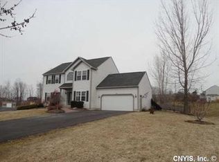11 Foxwood Dr, Baldwinsville, NY 13027