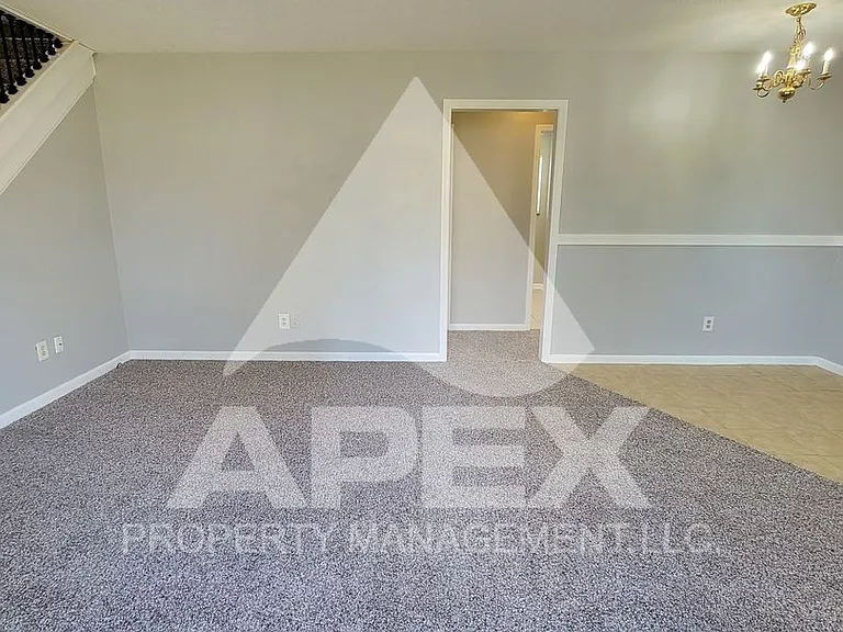 2028 Woodrow Dr — Photo 5
