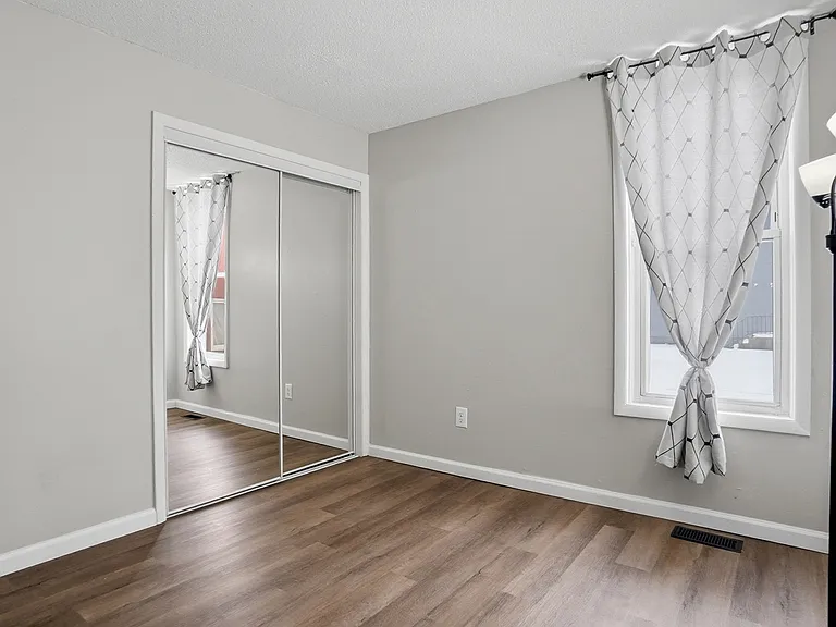 1225 E Lewis St — Photo 10
