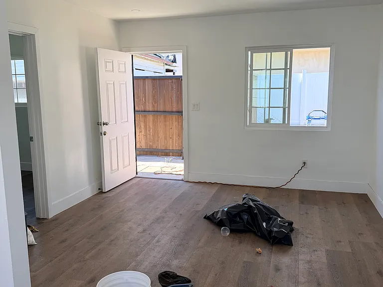 201 S Rowan Ave — Photo 6