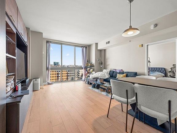 3rd image of 800 Jackson St APT 707