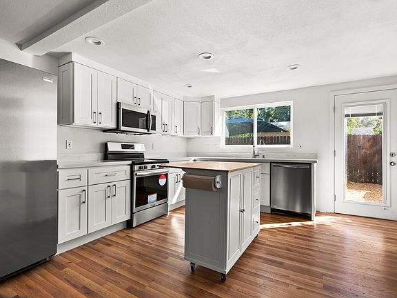5th image of 2739A Lincoln Ln