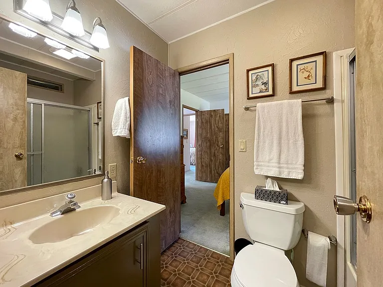 121 Ivy Ln — Photo 43