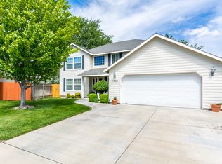 1520 W 35th Loop, Kennewick, WA 99337