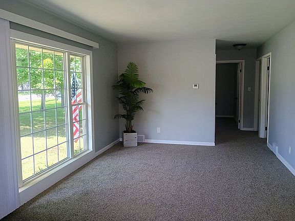 4th image of 3005 S Meridian Rd