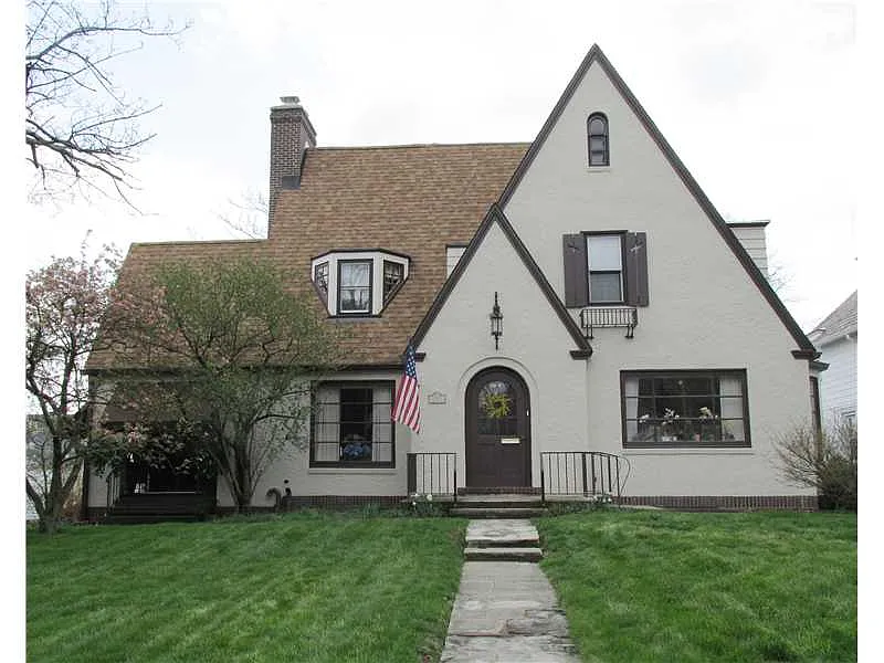 208 Kenneth St photo 1