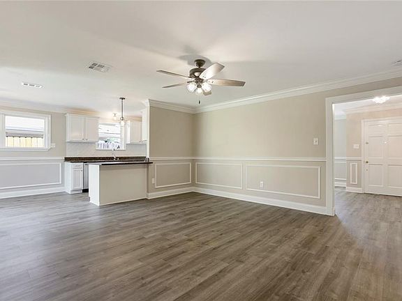 3rd image of 4108 Transcontinental Dr