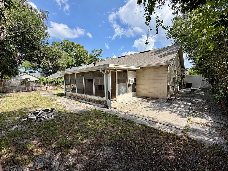 118 N Aberdeen Cir — Photo 11