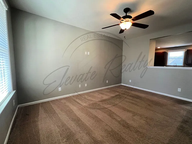 1676 Stonewater Dr — Photo 4