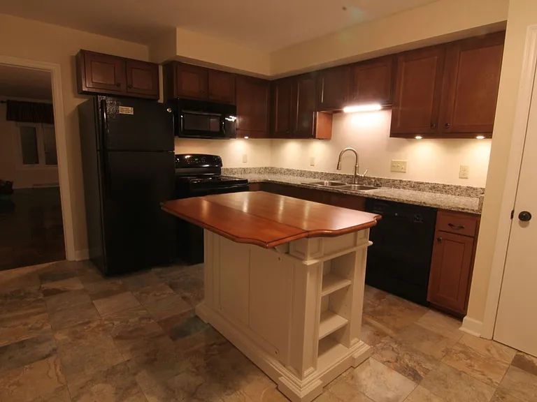 853 Thackeray Trl — Photo 9