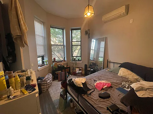 Rented by Skyhigh Realty NYC LLC | media 3