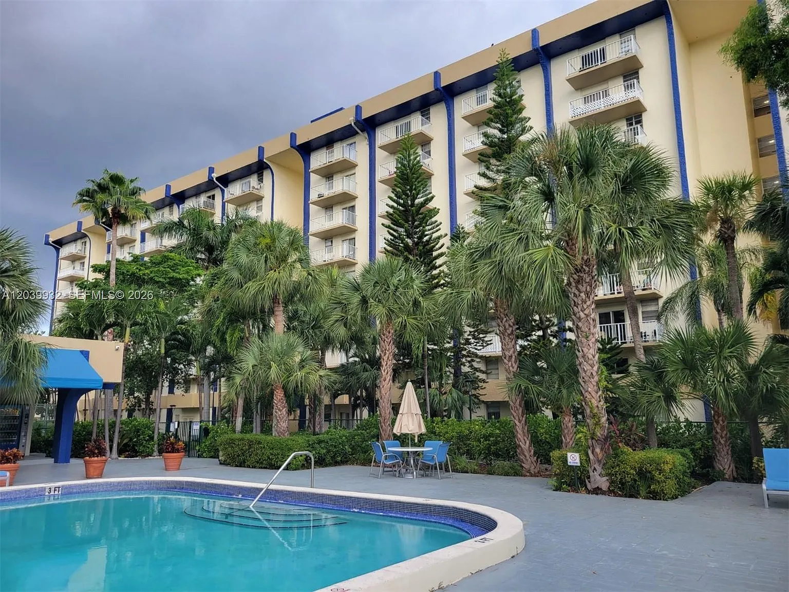 Yolanda Villas Condo — Photo 2