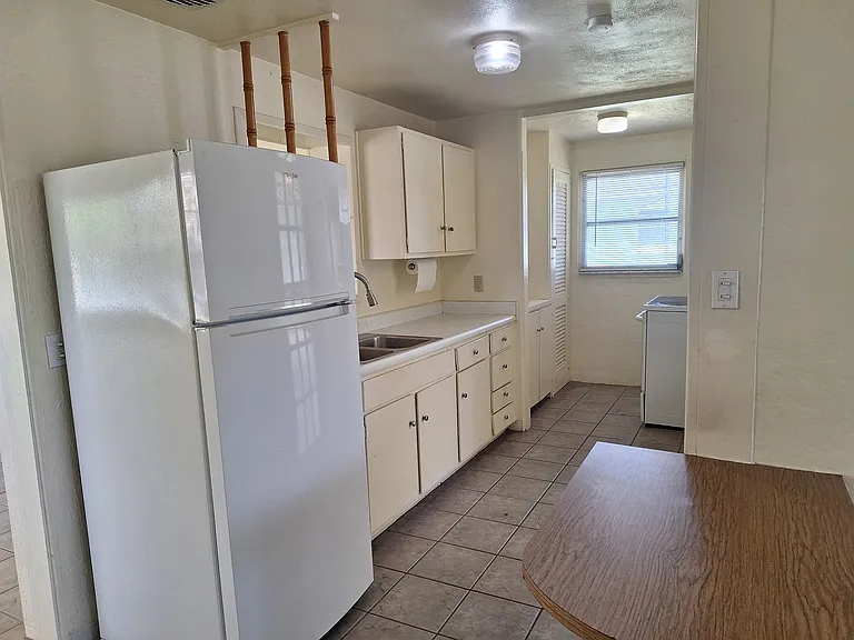 706 Mary St — Photo 5