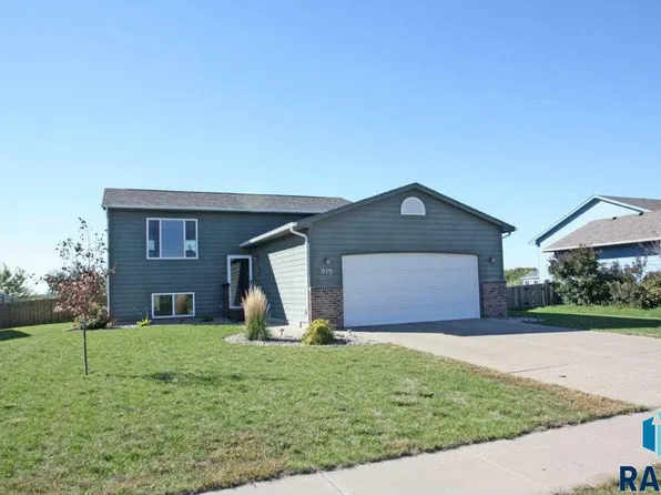 915 Greyhawk Ct, Harrisburg, SD 57032