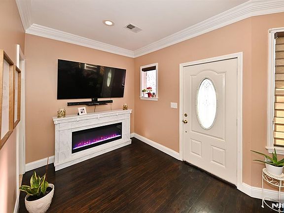 4th image of 53 Barbour St