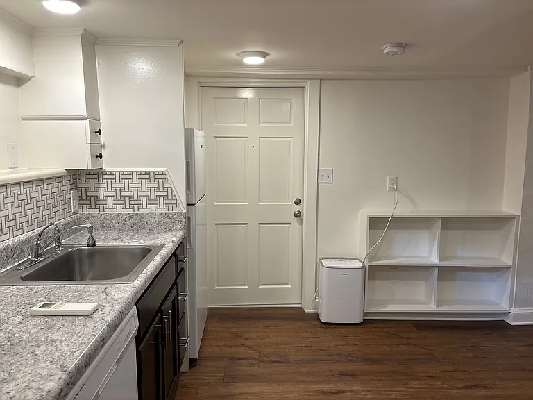 905 W McGee St #C — Photo 4
