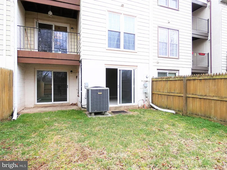 4128 Hamlin Ct — Photo 63