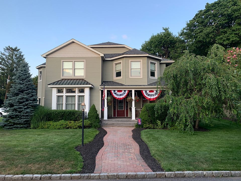 Located in Argyle Park