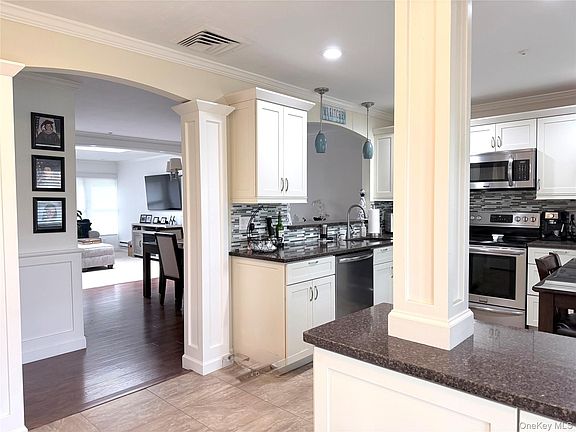 3rd image of 32 Hearthside Drive