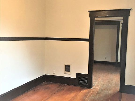 2nd image of 4922-4930 N Albina Ave #4928-B