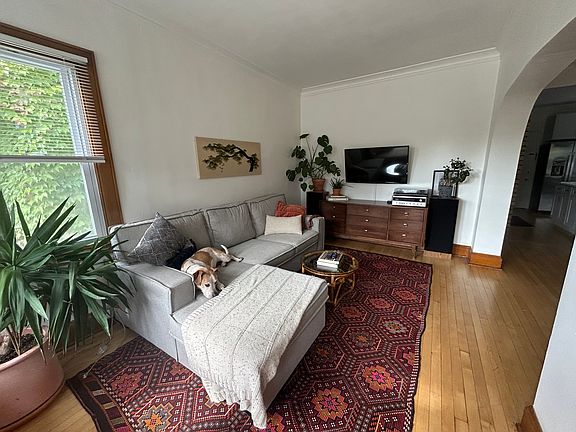 5th image of 304 E Rosedale Ave