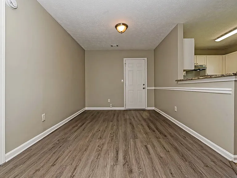 172 Marsh Glen Dr — Photo 8