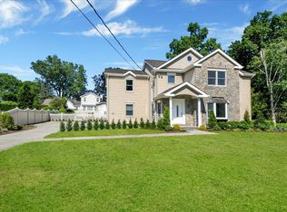 20 Plymouth Rd, White Plains, NY 10603