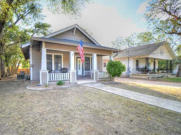 945 Barnett St, Kerrville, TX 78028