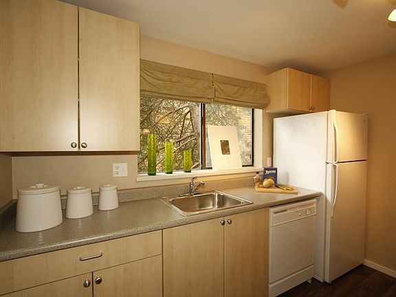 2nd image of 12632 NE 144th St APT F202