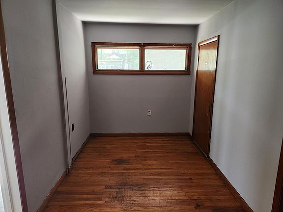 4th image of 15 Lockwood St #1